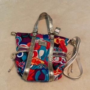 Authentic Coach Poppy Signature Multicolor Tote
﻿